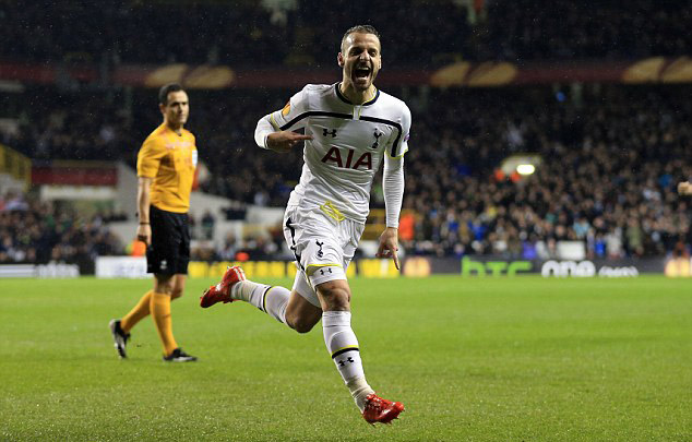 泰州队巴特“苏超”夺冠后缅怀父亲：我还在这条路上努力着（苏超封王后，泰州队巴特追忆父亲：我仍在这条路上奋进）