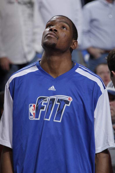 切尔西队长里斯詹姆斯26岁生日，34次欧冠出场助蓝军登顶（里斯-詹姆斯迎来26岁生日，切尔西队长欧冠34战曾助蓝军加冕）