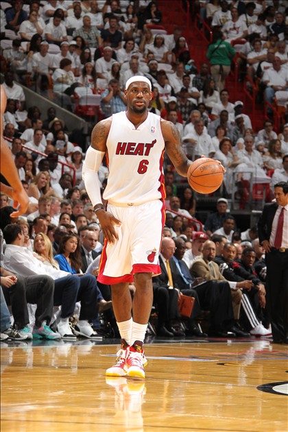 姆巴佩：防守维尼修斯90分钟，太折磨边后卫了（姆巴佩直言：边后卫盯防维尼修斯整场比赛，太煎熬）