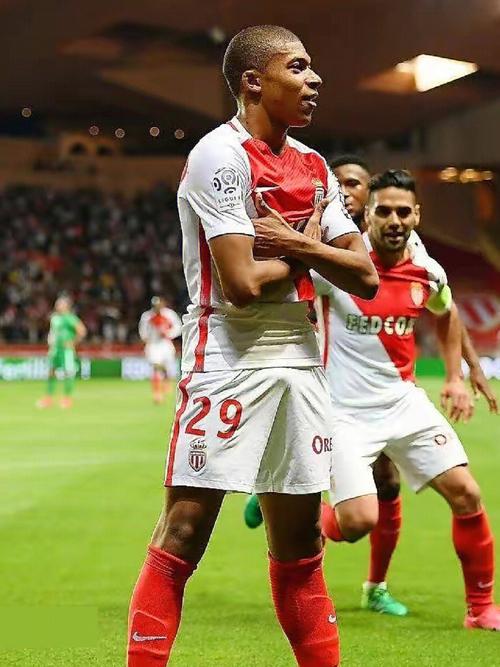 因在电视直播中庆祝国米绝杀，两名意天空实习生被解雇（直播为国米绝杀欢呼，意天空两名实习生遭解聘）