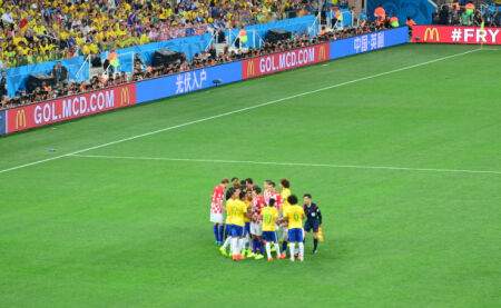 英超焦点战：阿森纳主场迎战切尔西,（英超重磅对决：阿森纳坐镇主场对阵切尔西）