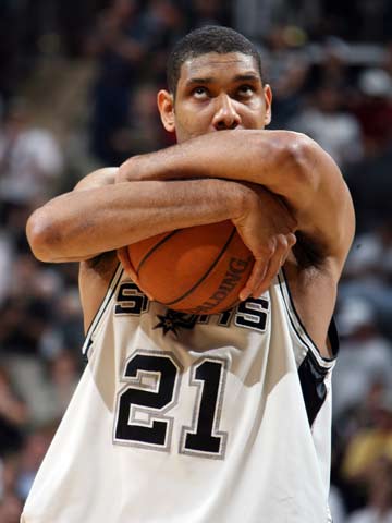 杨瀚森首发出战19分钟贡献4分5板2助（杨瀚森先发出场19分钟，拿到4分5篮板2助攻）