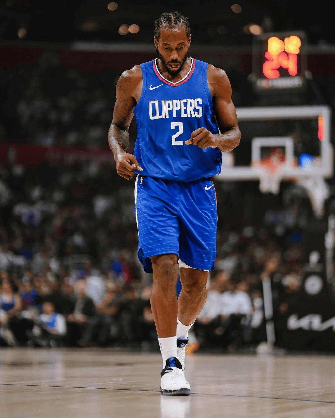 西甲前瞻：巴萨剑指7连胜巩固领跑，奥萨苏纳沦落保级军团（西甲前瞻：巴萨冲击七连胜稳固榜首，奥萨苏纳陷入保级泥潭）