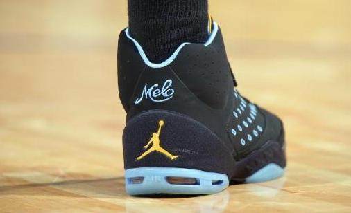 拜仁连续20场德甲进球超过2球，追平13／14赛季瓜帅的纪录（拜仁德甲连续20场至少攻入3球，追平13／14赛季瓜帅纪录）