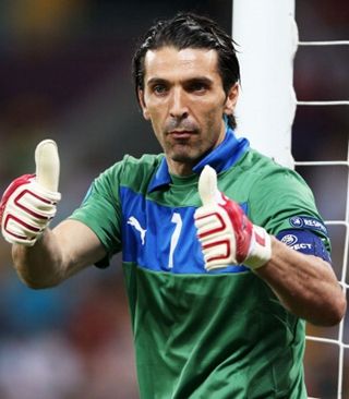 热刺天才少年卢卡欧冠青年赛独中五元，足球经理26潜力值-9.5（热刺新星卢卡欧冠青年联赛狂轰五球，FM26潜力-9.5）