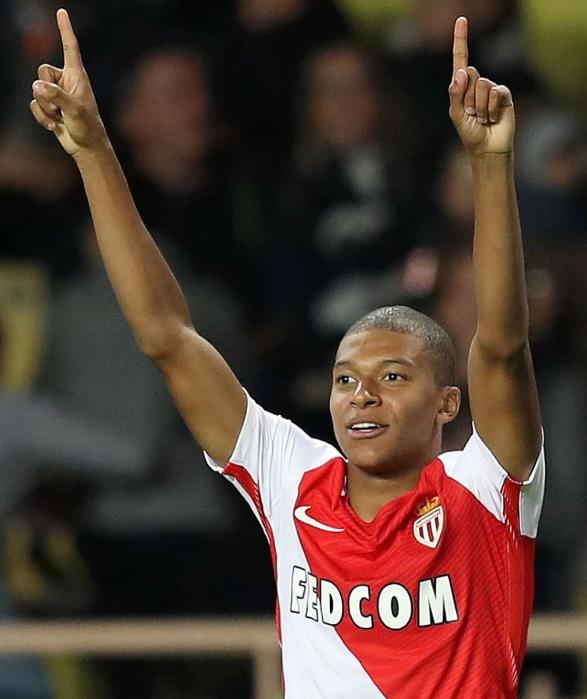 将门虎子，克鲁伊维特的四儿子肖恩代表巴萨竞技在季前赛破门（克鲁伊维特四子肖恩季前赛为巴萨竞技打入一球）