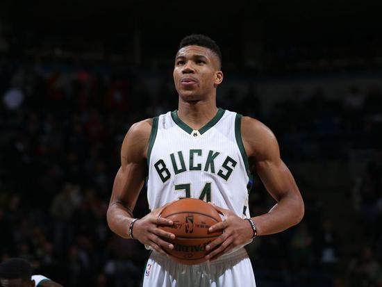 世体：对阵法鹰巴萨共有502人转卖门票，包括11名季票持有者（世体：巴萨战法鹰，502名球迷转售门票，其中11人为季票持有者）