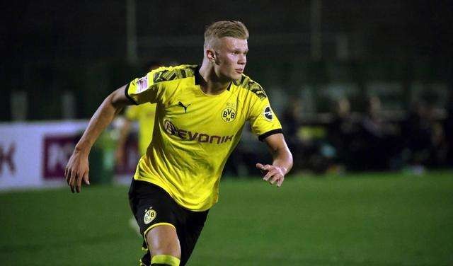 灾难级表现！科纳特面对哈兰德和多库的1v1，两次被对方进球（崩盘级发挥！科纳特在与哈兰德和多库的1v1中两度被破门）