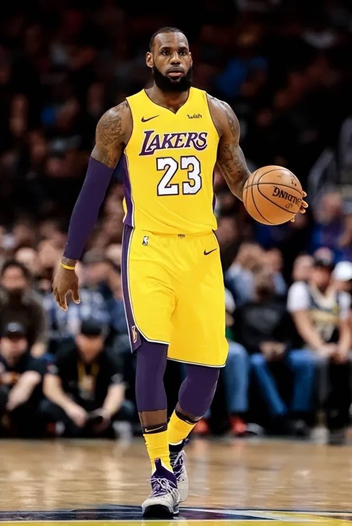 塔雷：拥有魔笛这样的导师是亚沙里的优势，我们对他充满信心（塔雷：有魔笛指点，亚沙里更具优势；我们对他信心十足）